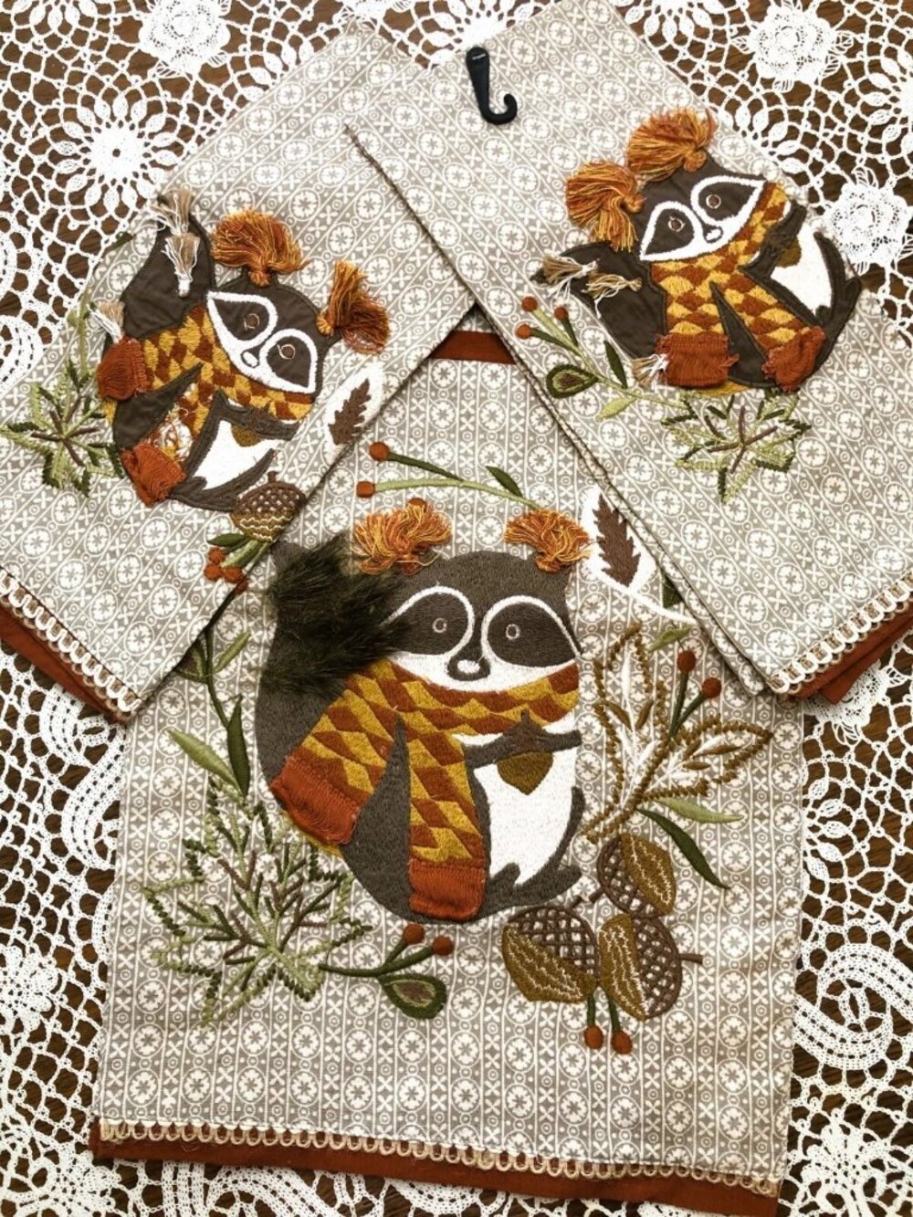 Pier 1 Imports Fall Embroidered Raccoon Table Runner + 2 Tea Towels New w/o Tags